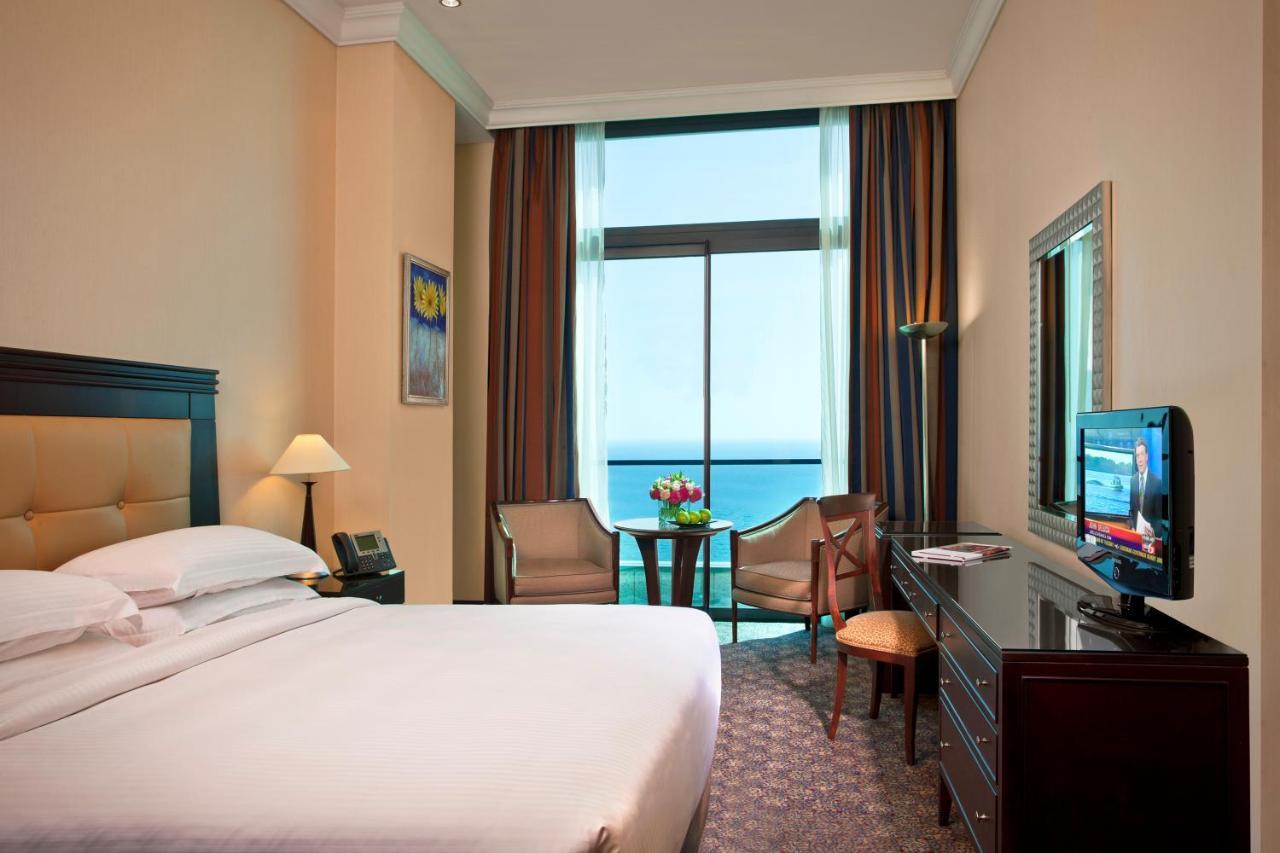 Aparthotel Raouche Arjaan By Rotana Beirut