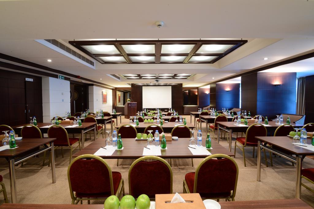 Aparthotel Raouche Arjaan By Rotana